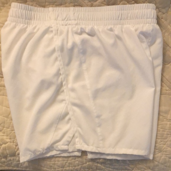 Children’s XL white Nike DRI-FIT running shorts - Picture 7 of 11